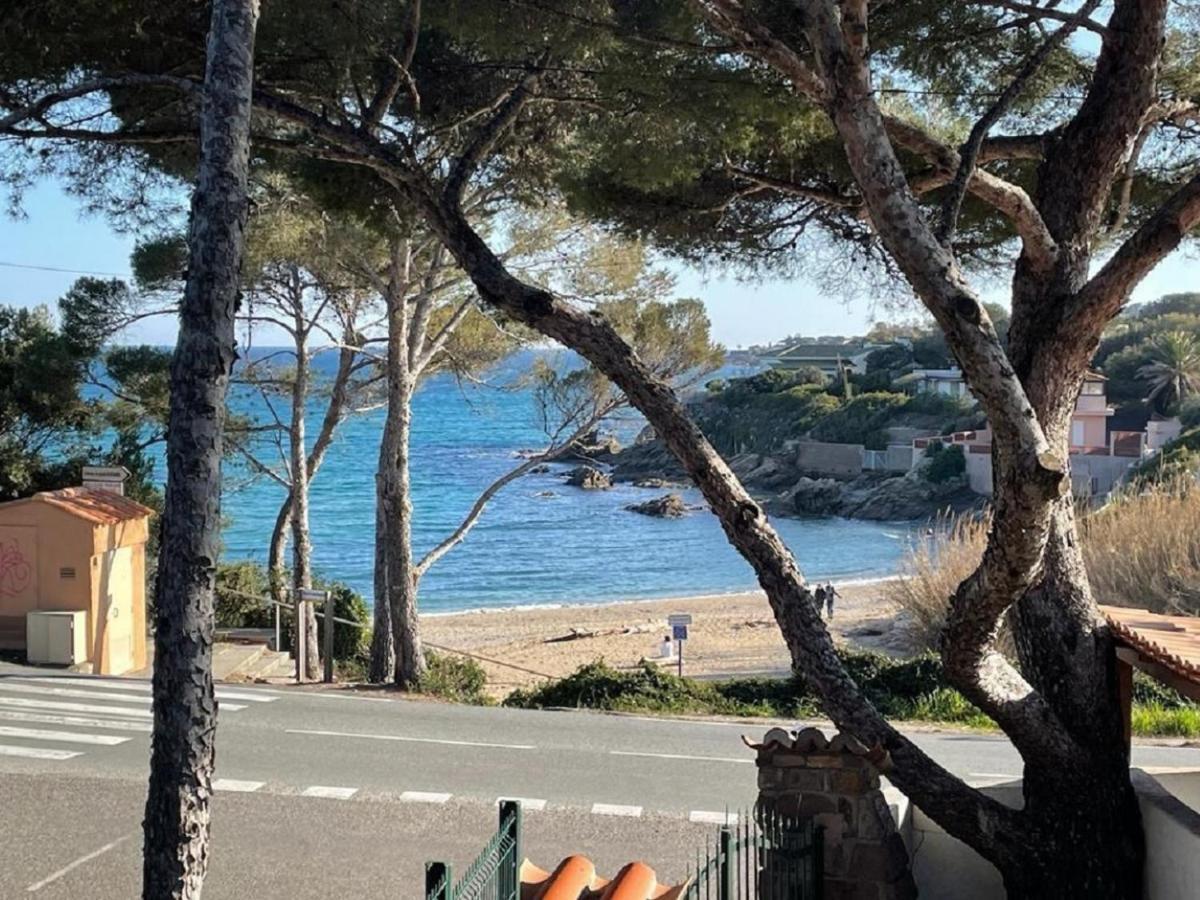 Entre St-Raphael Et St-Tropez. Studio Pieds Dans L'Eau, A Partir De 600 Euros/Semaine. Saint Aygulf Exteriör bild