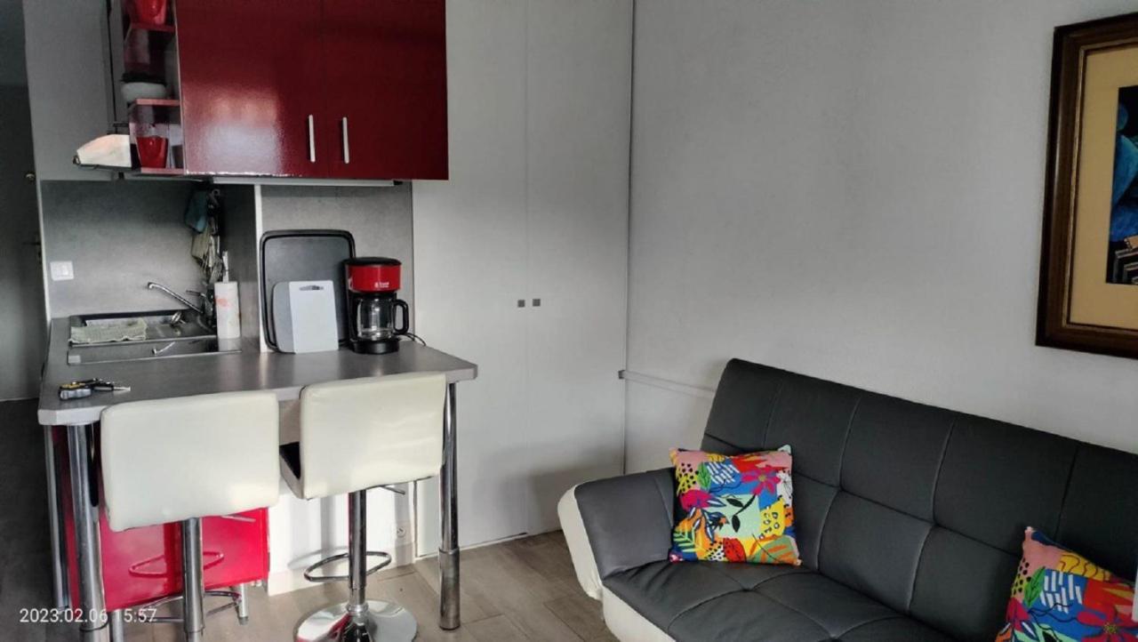 Entre St-Raphael Et St-Tropez. Studio Pieds Dans L'Eau, A Partir De 600 Euros/Semaine. Saint Aygulf Exteriör bild